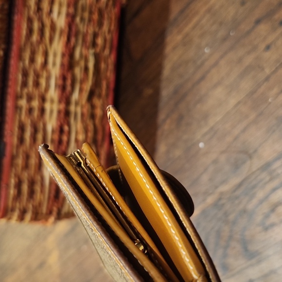 Gucci Micro GG Bi-Fold Wallet - Picture 13 of 14